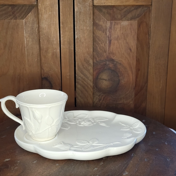 White Embossed Rose Cup and Snack Plate Set - Picture 10 of 13